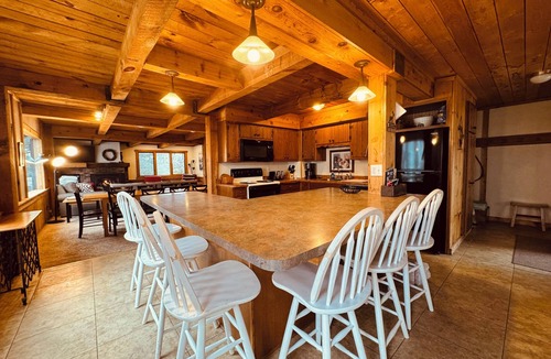 Bessemer Ski Chalet | Trailside Home on Alpen Trail with Hot Tub & Allows Dogs