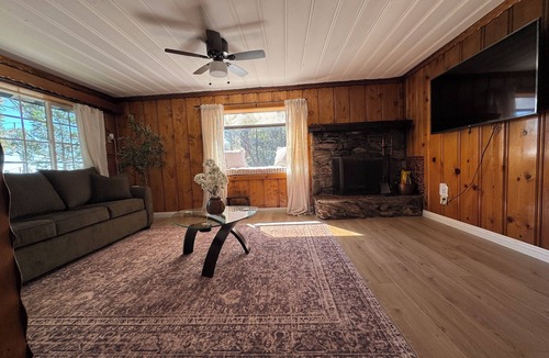 Twin Peaks Cabin | Tranquil 1-bedroom cabin in enchanting Twin Peaks perfect for getaway