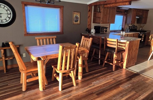 Sanford House | Tranquil 1-bedroom Cottageon Beautiful Sanford Lake!