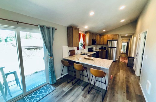 Hazel Dell House | Tranquil Modern Comfort, 3-bedroom, 2 bathroom home with AC in Vancouver