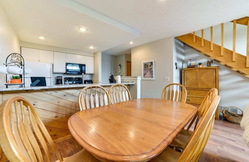 Harbor Springs Apartment | Trout Creek Resort Condo - 6 Mi to Lake Michigan!