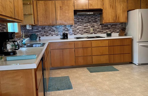Trout Lake House | Trout Lake - Frenchman Lake 5 BR 3 BA Home, Wi-Fi, spacious & 1/2 mile to trails