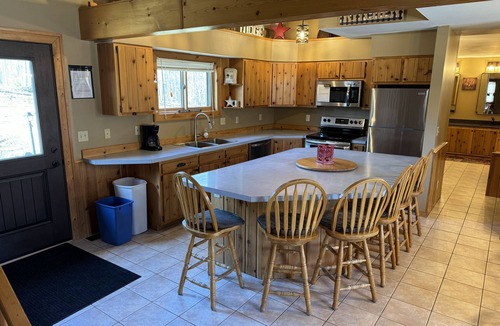 Rudyard Cabin | TROUT LAKE - Unique U.P. Lodge on Trail - Sleeps 18 - Starlink internet!