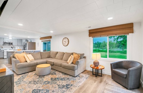 Trufant House | Twilight Cove: Crisp Air, Colorful Leaves & Lakeside Tranquility