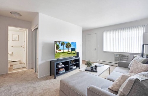 Gibraltar Apartment | Two bedroom apartment - close to Wyandotte, Detroit, and several local parks