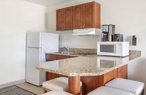 Mishawaka Hotel | Two Spacious 2BR Suite Near Notre Dame l w/Living Area & Kitchenette