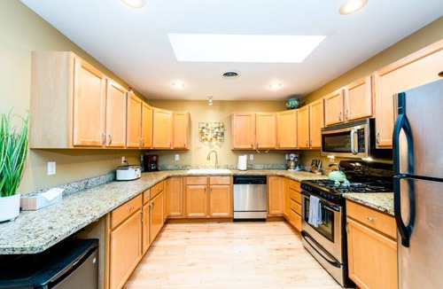 Union Pier Condo | Union Pier Condo with Association Pool! Close To Beach and Downtown!