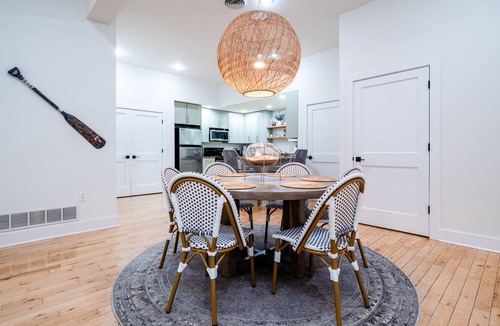 Union Pier Condo | Union Pier Condo With Association Pool! Close To Beach And Downtown!