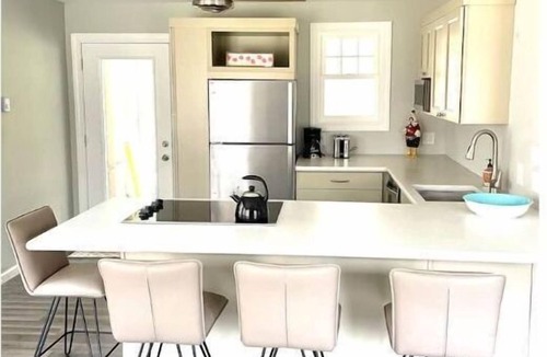 Lakeside House | Updated, bright, and peaceful cottage in Lakeside