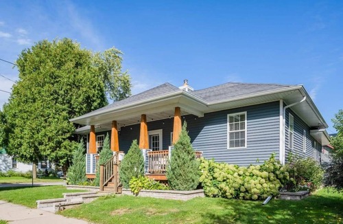 Appleton House | Updated Downtown Home w/Garage & WiFi