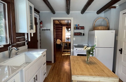 Sister Bay Cabin | Updated Vintage 1938 Log Cabin – Walk to Sister Bay