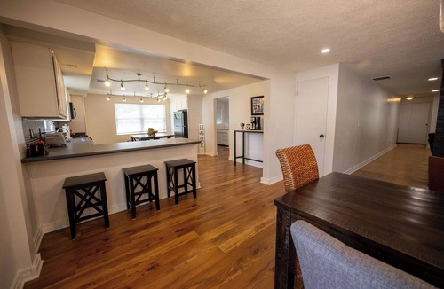Near Northwest House | Vacation home, < 1 mile to University of Notre Dame, walk, bike or drive!