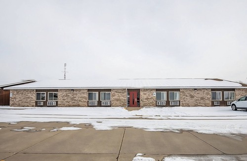 Chesaning House | Vacation Starts Here! 4 Convenient Units, Free Parking, Pets Are Welcome!