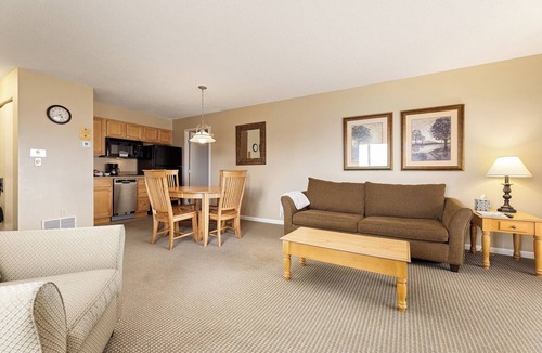 Acme Apartment | Valleyview Swing & Stay