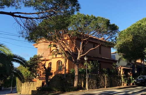 Urbanizacion Pinos Verdes Villa | Very spacious family villa with large private heated pool & beautiful sea views