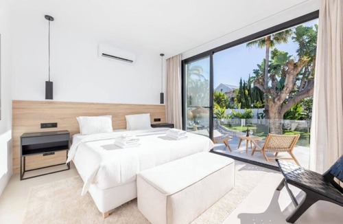 San Pedro de Alcantara Villa | Villa Peman Marbella Luxory Contemporany 5 Double Rooms Villa Close to the Beach