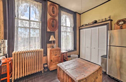La Porte Apartment | Vintage Apartment in Historic Downtown La Porte