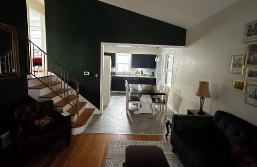 Palatine House | Vintage Chicago Themed Home w/Sports Memorabilia
