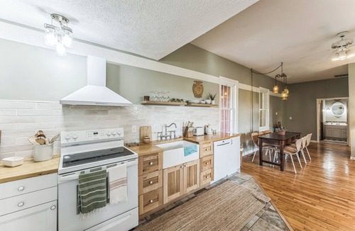 Niles House | Vintage Schoolhouse Near Wineries, Sleeps 6