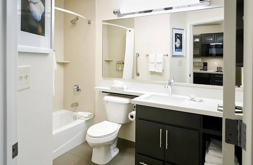 Bryant Pattengill West Hotel | Visit University of Michigan Museum of Natural History! Pets Allowed, Kitchen!