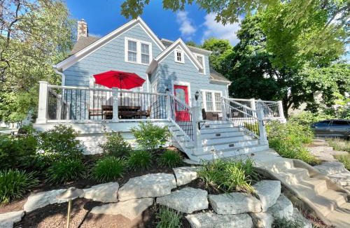 St. Charles House | Walk Downtown & River Stylish Cozy Stay w Huge Porch
