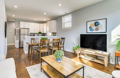 Bucktown Apartment | Walk to Blue Line: Sleek Apartment in Bucktown!