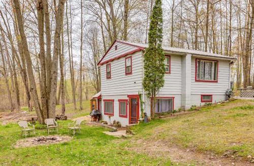 Lake House | Walk to Gray Lake: Cottage w/Fire Pit & Grill!