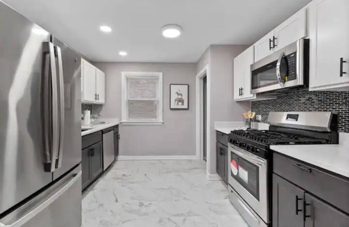 Calumet Heights House | Warm & Spacious 4BR Home Long Stays Welcome