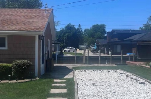 Anchor Bay Harbor House | Waterfront Cozy 1-bedroom house in welcoming New Baltimore