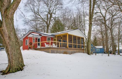 Pullman House | Waterfront Deck! Chic Lower Scott Lake Cottage