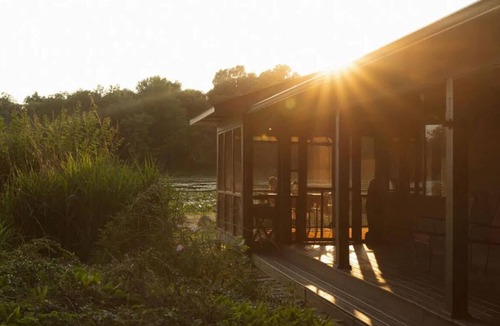 Alto Cottage | Waterfront Lake Cottage w/Private Beach - Kayak at the Hemingway Lodge!