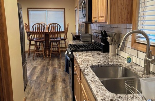 St. Helen House | Waterfront Nicely Remodeled. Dock. Fishing Kayaks. Peddle Boat. Fire pit. AC.