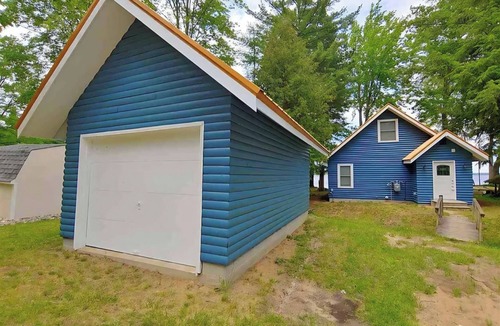 St. Helen House | Waterfront Nicely Remodeled. Dock. Fishing Kayaks. Peddle Boat. Fire pit. AC.