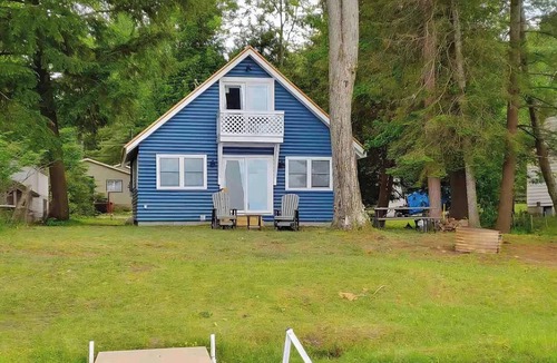 St. Helen House | Waterfront Nicely Remodeled. Dock. Fishing Kayaks. Peddle Boat. Fire pit. AC.