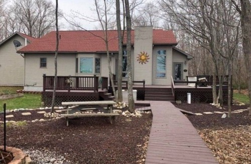 Brimley House | Waterfront Spacious 4 bedroom beach lake house in beautiful Brimley-Bay Mills