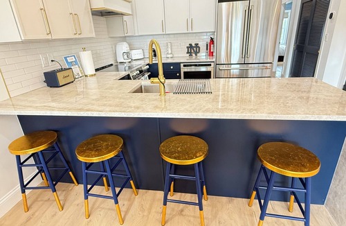 Northeast South Bend Condo | Welcome to Golden Dome Retreat! Less than 3/4 mile from campus -Luxury condo!