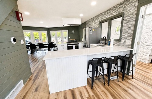 Paw Paw Lake Apartment | Welcome to our 5 bedroom UPSCALE vacation home next to beautiful Paw Paw Lake