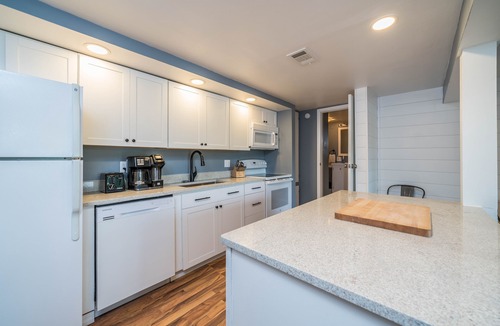 Cloverdale Cottage | Welcome to the 5 horizons Lake House-FREE KAYAK USE- PONTOON AVAILABLE