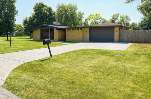 Lawrence House | Welcoming 2-bedroom house with AC in Indianapolis