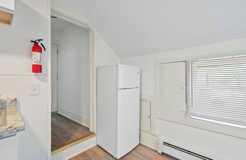 Battle Creek Apartment | Welcoming Studio Apartment Just Steps Away From Historic Downtown Battle Creek