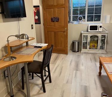 Westside Connection Apartment | West Side Grand Rapids 2 room apartment close to everything