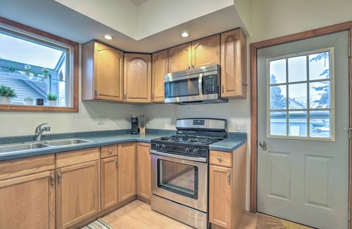 Westmont House | Westmont Home w/Hot Tub! Walk to Metra Station
