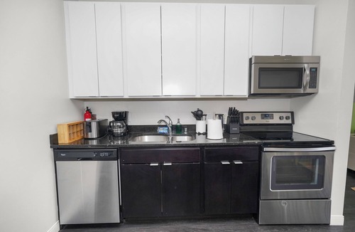 Westown Hotel | Westown 2BR Escape - 10 minutes walk to RiverWalk