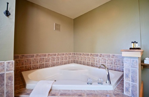 Leland Hotel | Whaleback Inn