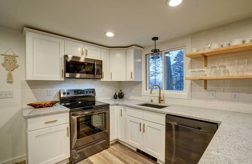 Tichigan House | White Pine Villa-Hot tub, Kayaks, Ice Fishing