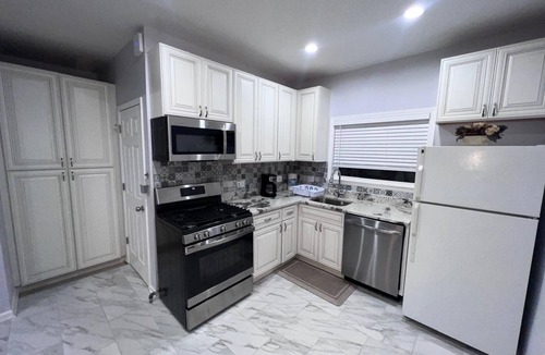Beach Park House | Wonderful Entire Home Near Lake In Zion