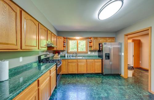 Applegate House | Wooded Applegate Retreat w/Private Trail Access