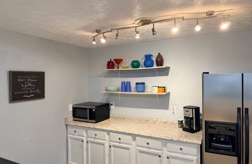 Buchanan Apartment | Wooded Michigan Retreat: 30 Min to Notre Dame - Sleeps 6