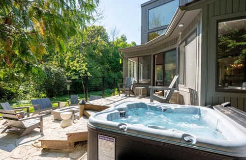 Sister Bay House | Wooded Wonder- Cozy Retreat, Hot Tub, Fire Pit, Game Room & Dogs!