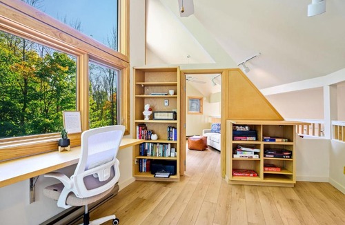 Sister Bay House | Wooded Wonder- Cozy Retreat, Hot Tub, Fire Pit, Game Room & Dogs!